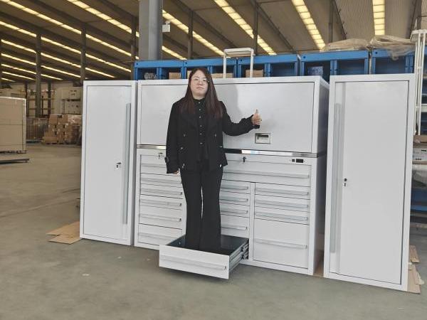 Puting tool cabinet