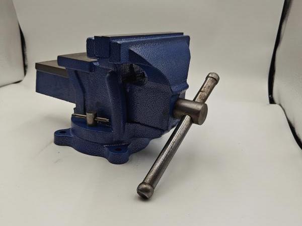 Multifunctional bench vise