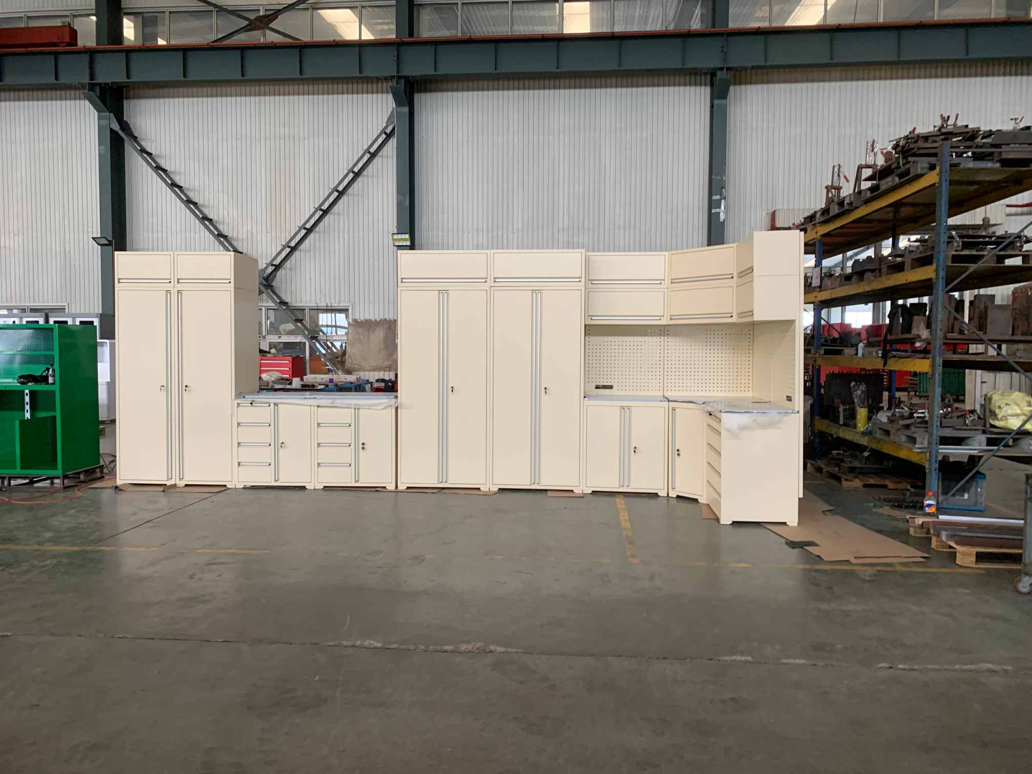 Gaano maginhawa ang modular na gabinete ng tool ng garahe?