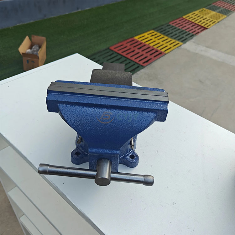 Bench Vise na may Anvil