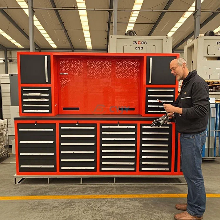 Malakas na metal workbench