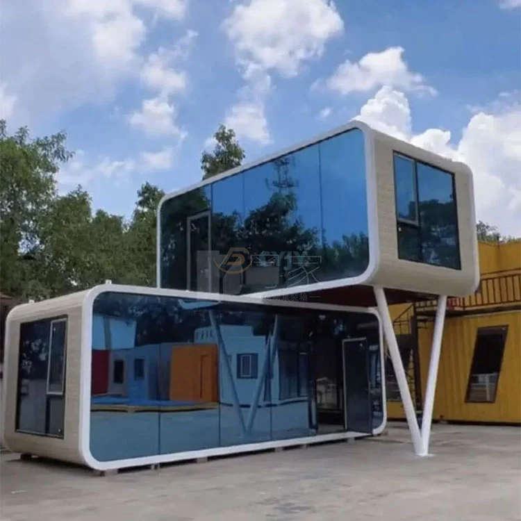 Mga modernong bahay na salamin